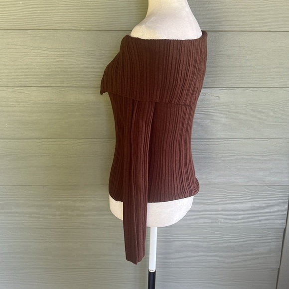 ASOS Design Off Shoulder Sweater - Picture 4 of 10